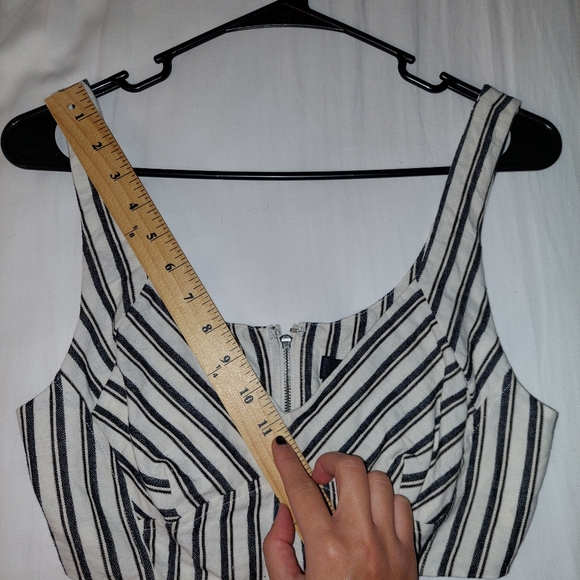 BCBGMAXAZRIA Striped Crop Top NWOT - Picture 13 of 13